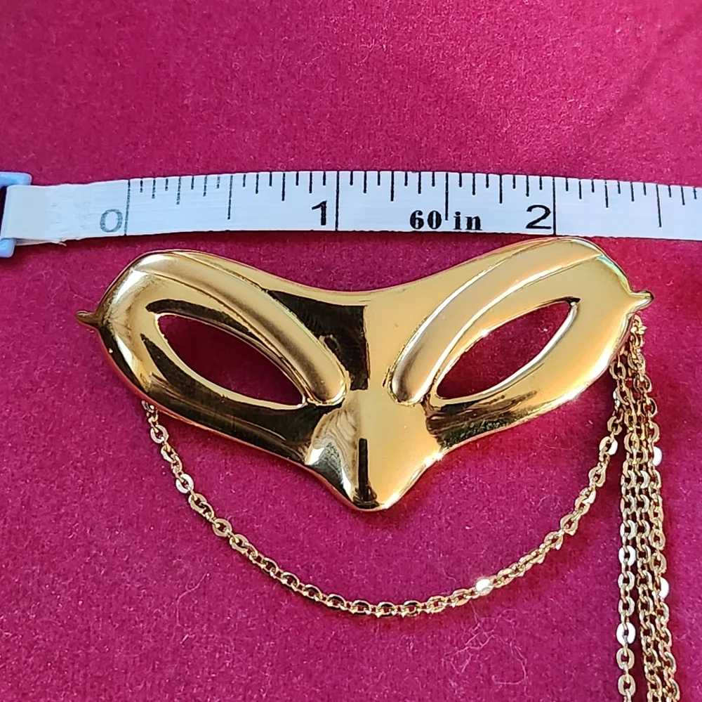 MASQUERADE BALL MASK PIN ~ GOLD TONE ~ VINTAGE ~ - Picture 5 of 5